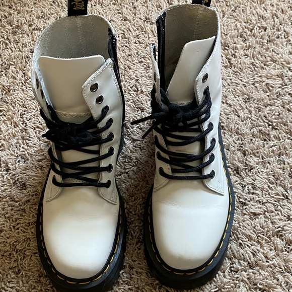 Super cute white platform Dr Marten boots! Size 5 but they run large. - Picture 2 of 4
